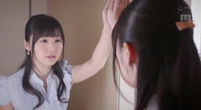 MIDE-545在公司內揹著我女朋友露出內褲誘惑我的絲襪癡女社長蕾