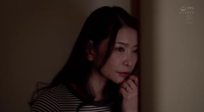 ROE-371兩代同堂的NTR妻子被女兒的丈夫給睡了-愛田るか